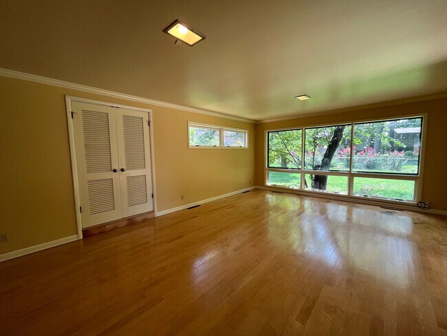 Building Photo - 3 Bedroom home near 41st & Harvard