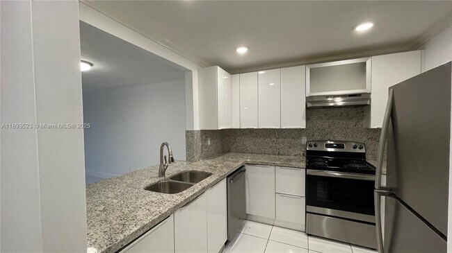 Primary Photo - 7830 Camino Real