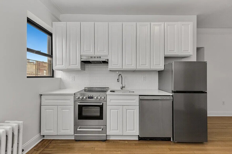 Building Photo - 76 Carmine St