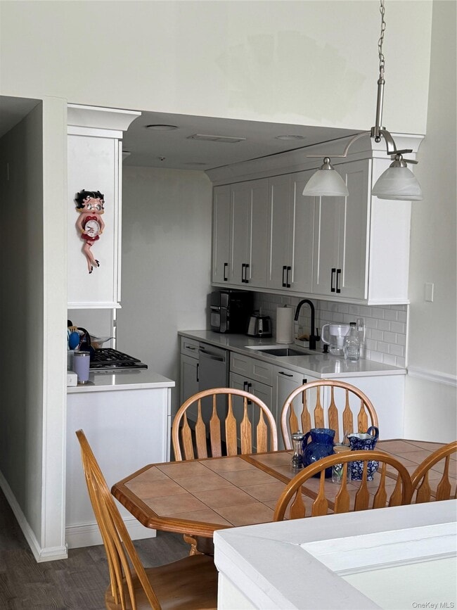 Building Photo - 17 The Knolls