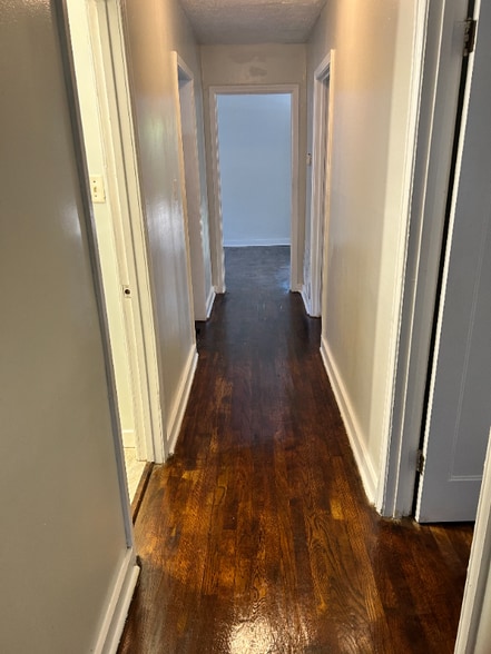 Building Photo - 2215 Mobile Ave