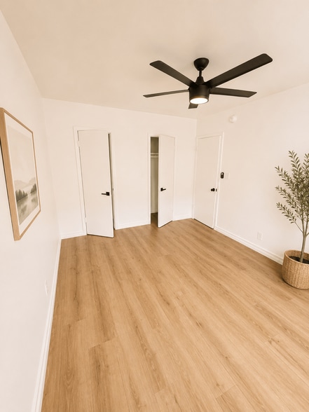 Building Photo - 820 S Gramercy Place