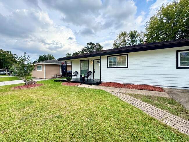 Building Photo - 2708 Morningside Ln