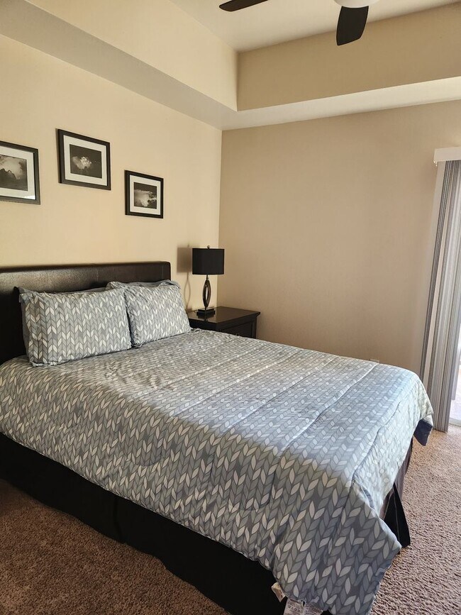 Building Photo - Fully Furnished Park Avenue Condo