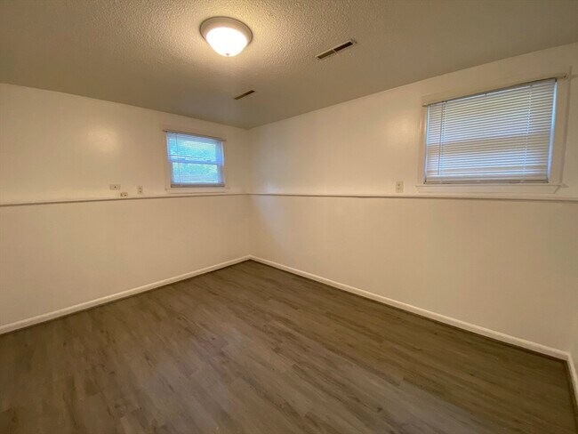 Building Photo - 128 Cheryl Ln
