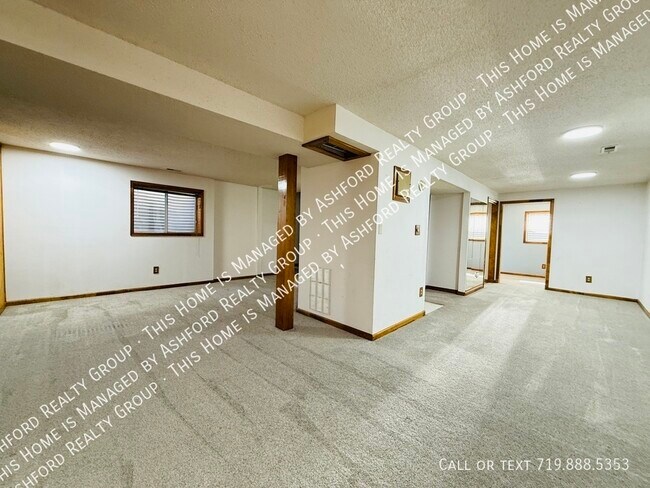 Building Photo - 1970 Bula Dr