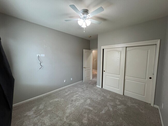 Building Photo - 4 bedrooms, an office and single-story home with a pool!!