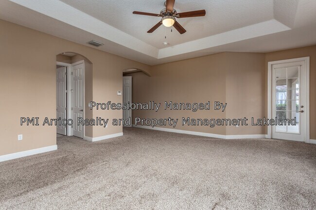 Building Photo - 3960 Sunset Lake Dr