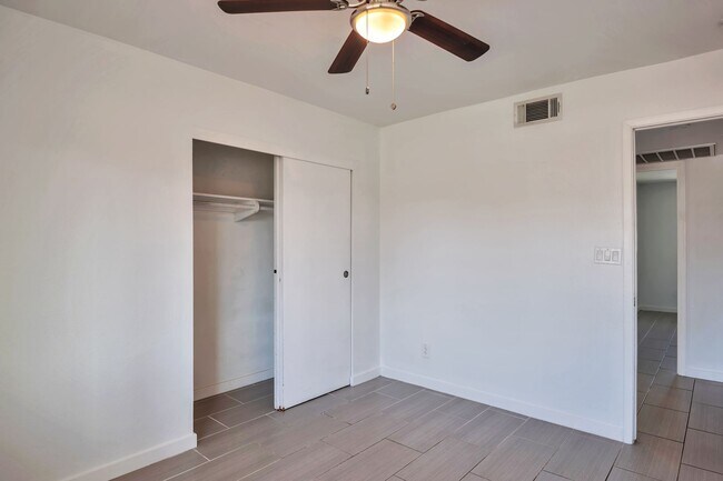 Building Photo - 5 Bedroom, 3 Bath, Pool, Remodeled