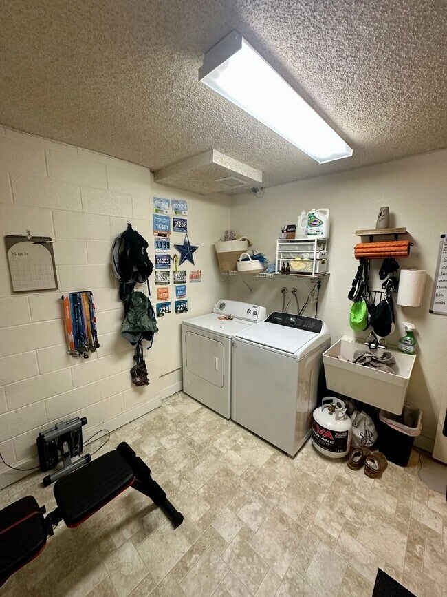 Building Photo - Light and Bright North Park 2 Bedroom Condo