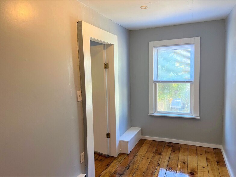 Building Photo - 1-7 Old Mendon Street