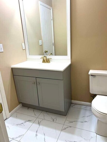 Building Photo - 8034 S Bay Ct