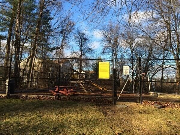 Building Photo - 13 Shadowbrook Ln
