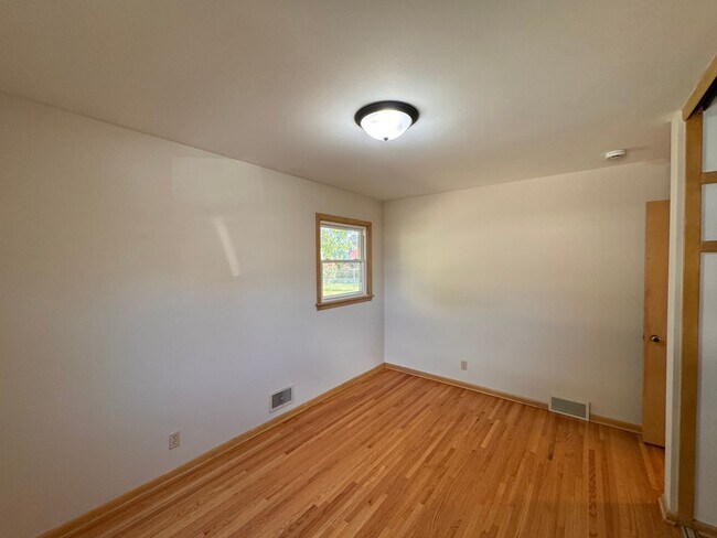 Building Photo - AVAILABLE NOW! Gorgeous, Newly Renovated 5 Bedroom, 2 Bathroom Single Family Home w/Huge Fenced I...