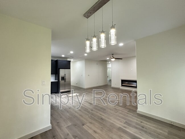 Building Photo - 107 Ross St