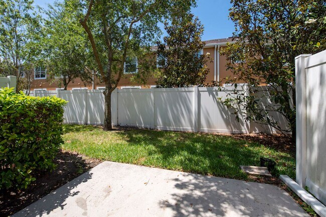 Building Photo - Nice 3/2.5 Townhouse with Garage in Lake N...