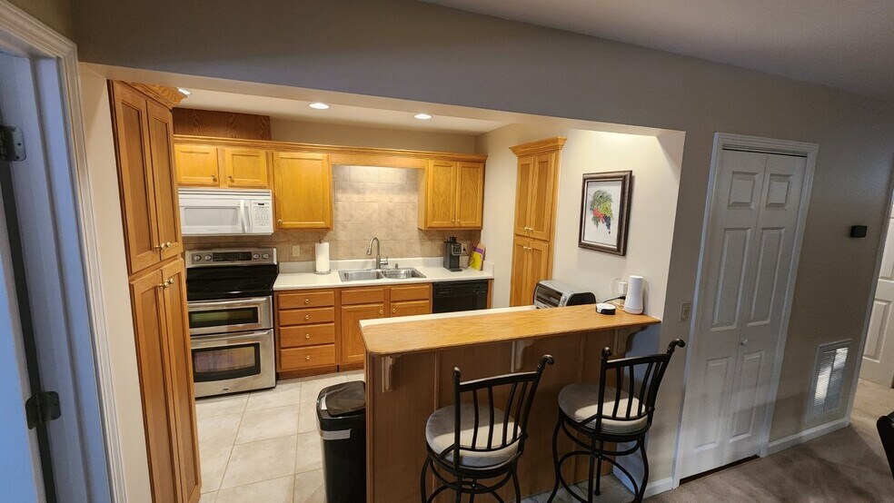 Kitchen - 6576 Johnson Cir