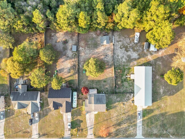 Building Photo - Farmhouse-Style Home Minutes from the Water | No HOA