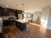 Building Photo - Pristine 3bed 3bath Townhome in Woodbury!