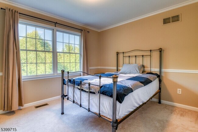 Building Photo - 5 Hidden Valley Way