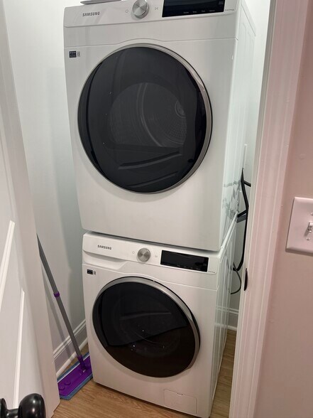 washer/dryer (shared) - 2006 Linda Jones Ave