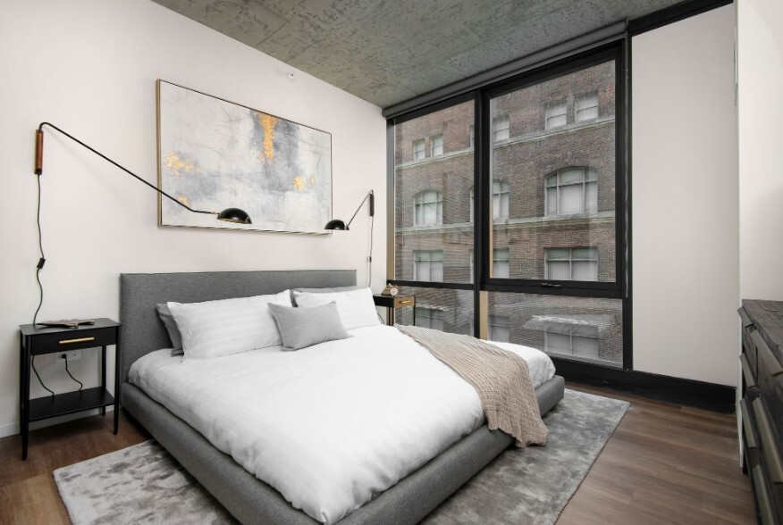 Building Photo - 73 E 14th St