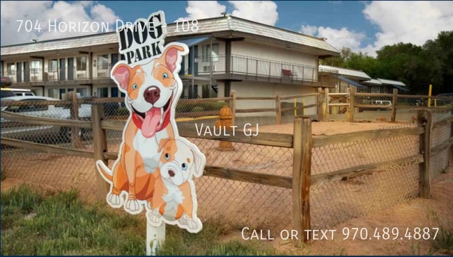 Building Photo - 704 Horizon Dr