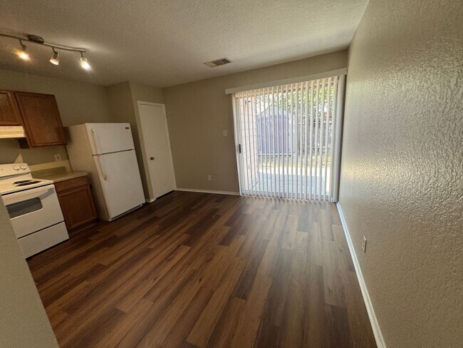 Building Photo - GREAT HOME  |  3 BEDROOMS + OFFICE  |  CLO...