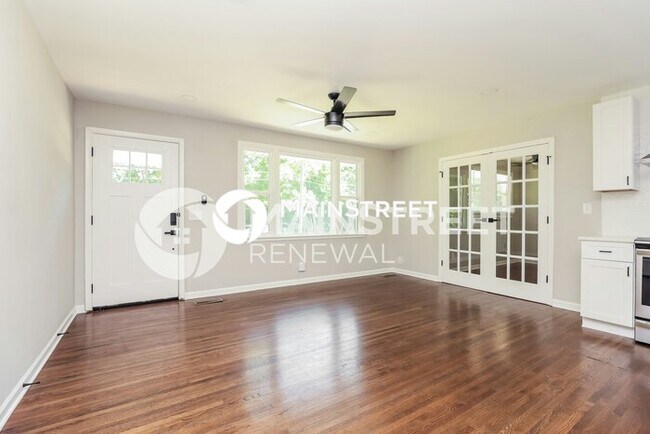 Building Photo - 3 Bedroom Pet-Friendly Home in NASHVILLE, TN with Main Street Renewal