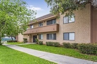 Building Photo - Chatsworth Available Now