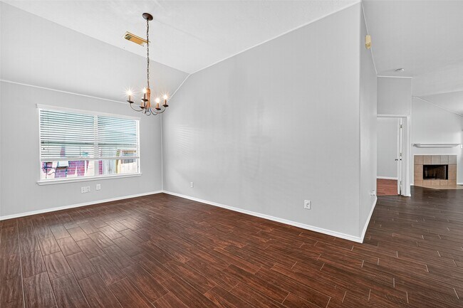 Building Photo - 2611 Floral Bloom Way