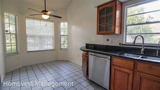 Building Photo - 913 Red Dandy Dr