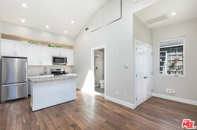 Building Photo - 7851 Airlane Ave