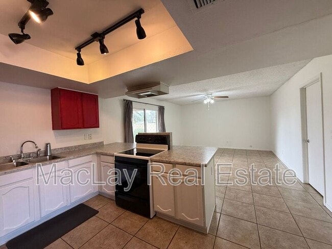 Building Photo - 2535 E Maryland Dr