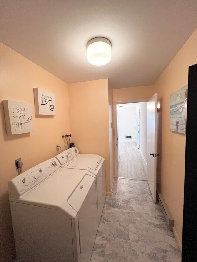 Building Photo - 15 Lantern Cir