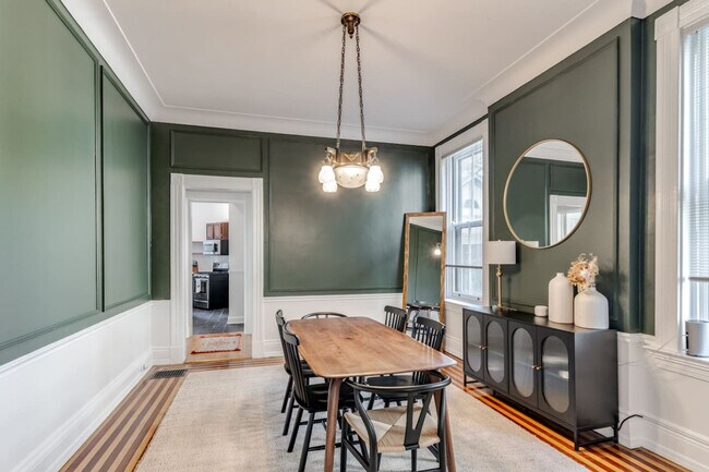 Building Photo - 351 Thrall St