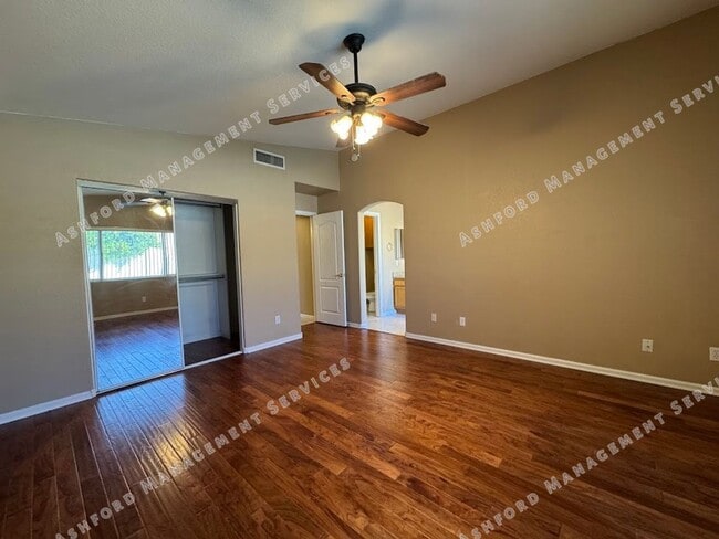 Building Photo - Beautiful Single-Story 3BR Home with Priva...