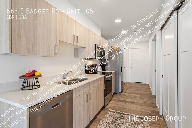 Building Photo - 665 E Badger Rd