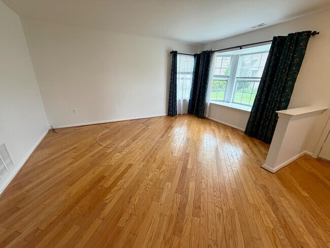 Building Photo - 113 Broadleaf Pl