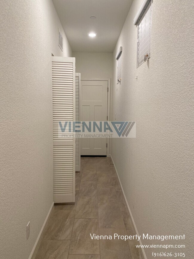 Building Photo - 1052 Essington Ln