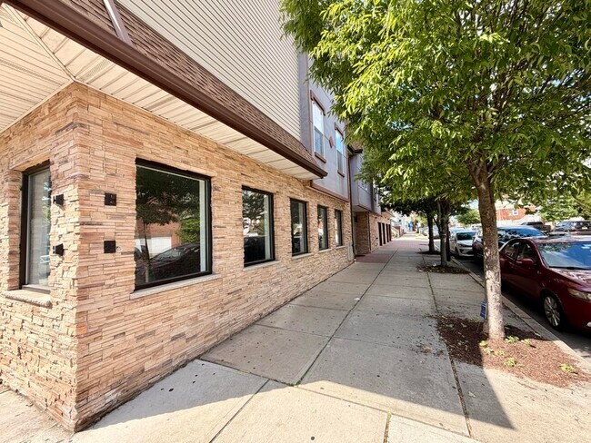 Building Photo - 687 Avenue A