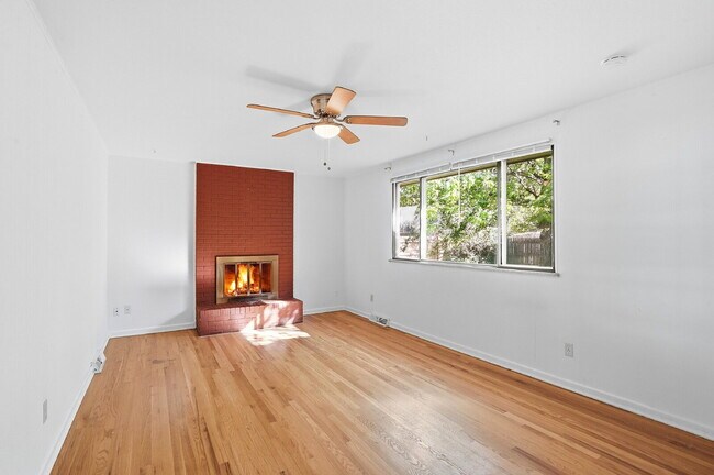 Building Photo - $2,695.95, 3-Bed, 2-Bath, Ranch House in Littleton with Great Fenced in Yard!