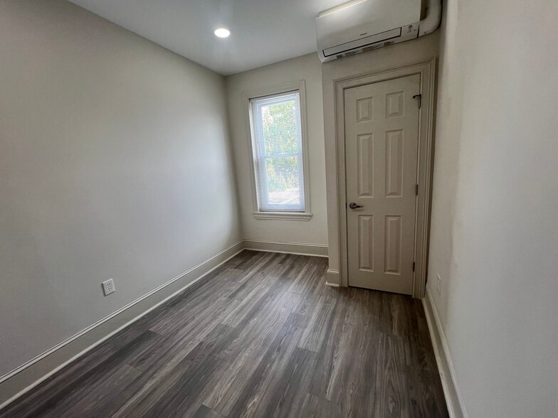 Building Photo - 1725 N 27th St