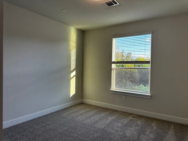 Building Photo - For Lease – Modern 2023 Condo Backing to Greenbelt | Creekside at Pioneer Crossing West