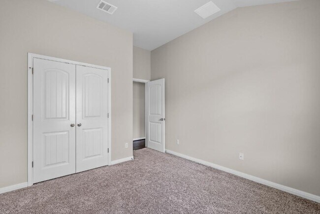 Building Photo - 2923 Bluffstone Dr