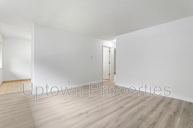 Building Photo - 1515 SW Custer Dr