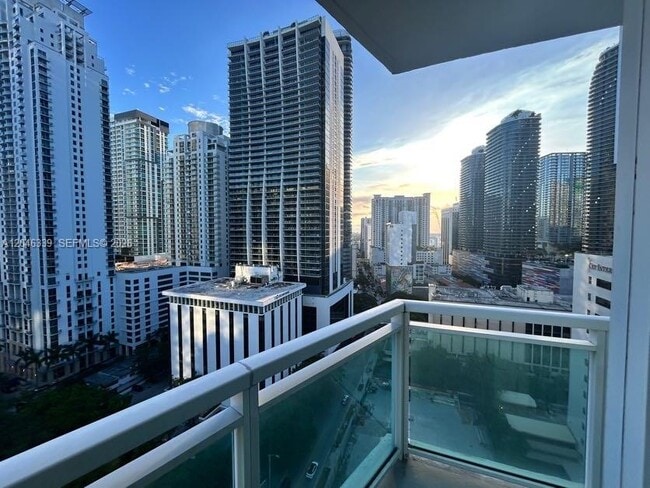 Building Photo - 951 Brickell Ave