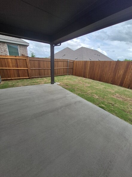 Building Photo - 3041 Hollybrook Ln