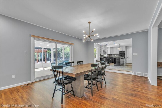 Building Photo - 3015 High Pointe Ct