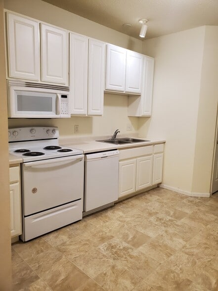 Building Photo - 10 Bridgewater Trl